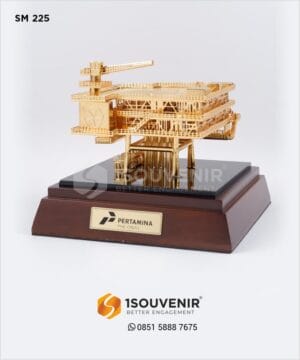 Souvenir Miniatur Offshore Rig Pertamina